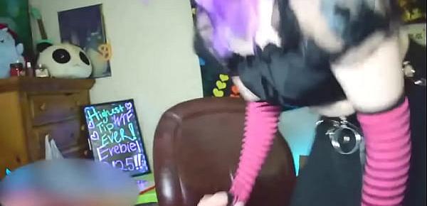  Cute Emo Camgirl Fingers Herself and Twerks for You